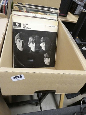 Lot 2628 - Box containing various Beatles albums inc....