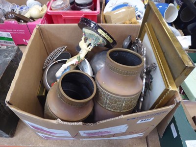 Lot 5427 - Box containing bird prints, copper vases,...