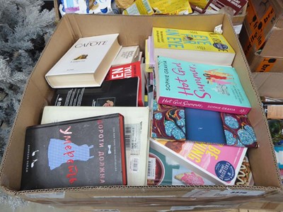 Lot 3379 - Large box of books