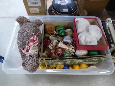 Lot 5463 - Box containing Christmas ornaments and baubles