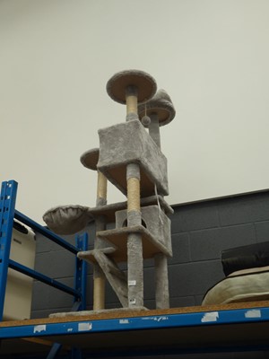 Lot 6020 - Cat tower