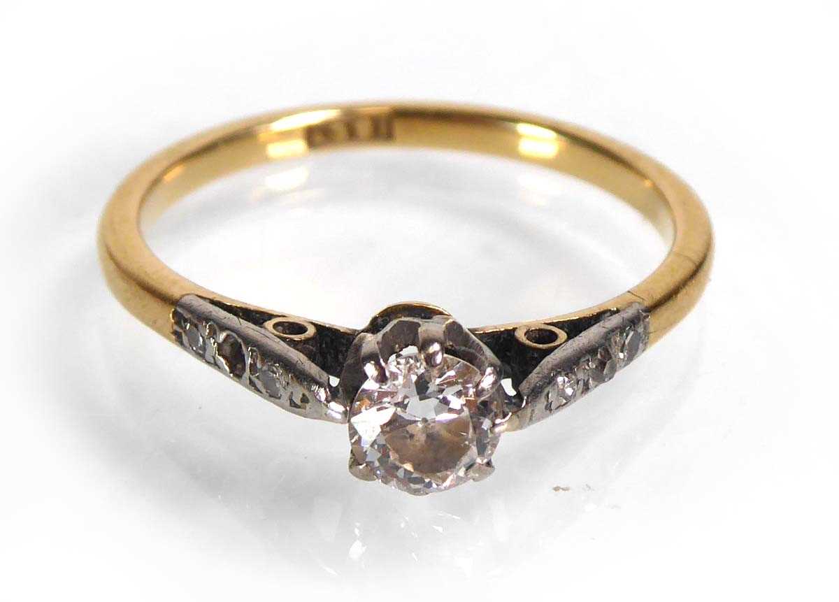 Lot 801 - An 18ct yellow gold and platinum highlighted...