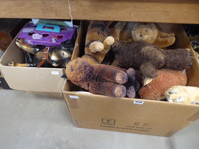 Lot 5534 - 2 boxes containing garden ornaments and kids toys