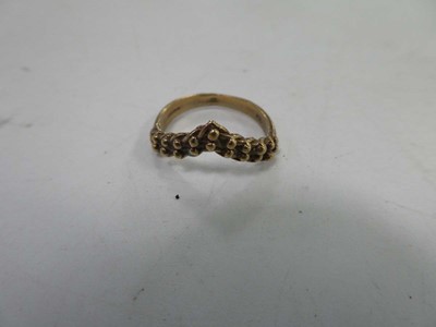 Lot 2383 - 9ct gold ring