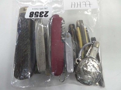 Lot 2358 - Bag containing penknives