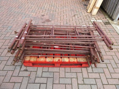 Lot 4222 - Large quantity of steel scaffolding sections