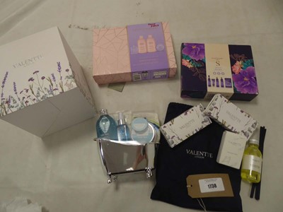 Lot Selection of cosmetic gift sets to include...