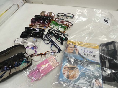 Lot 2065 - Quantity of sunglasses and reading glasses