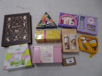 Lot Selection of cosmetic gift sets to include...