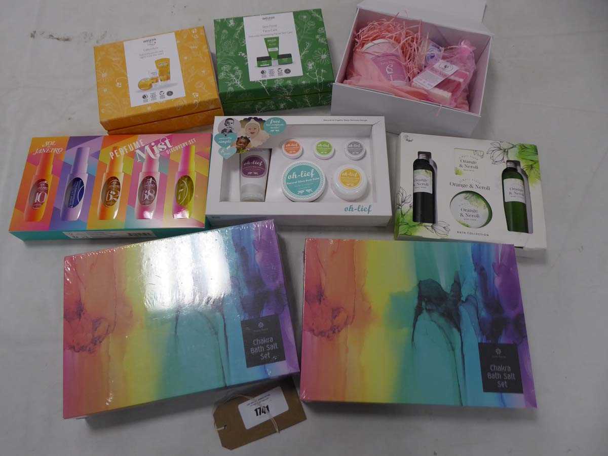 Lot 1741 - Selection of cosmetic gift sets to include...