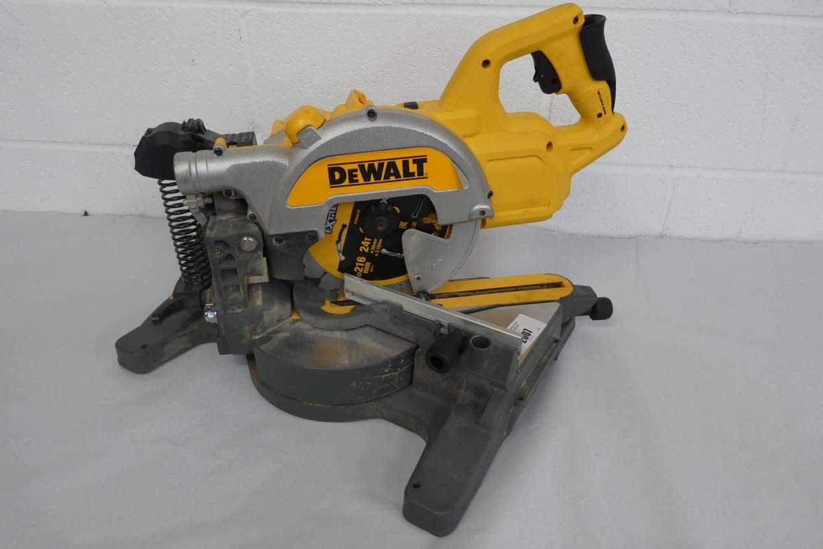 Lot DeWalt DCS777 T2 216mm 54V XR Flexvolt...