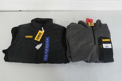 Lot DeWalt full zip work gilet in black (size L)...