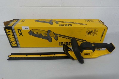 Lot DeWalt DCM563PB 18V cordless hedge trimmer