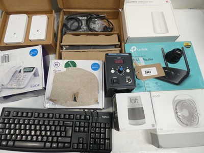 Lot 2441 - TP-Link router, Huawei 4G Router, Dell dock,...