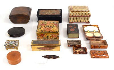 Lot 99 - A group of small boxes and containers...