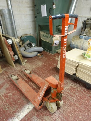 Lot 61 - Rolatruc hydraulic pallet truck