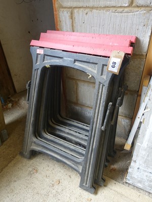 Lot 89 - 2 pairs of Faithfull plastic trestles