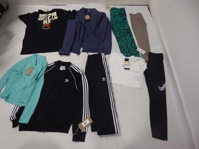 Lot 3583 - Selection of sportswear to include Nike, TA/LA,...