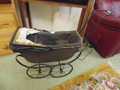 Lot 29 - A 19th century style child's pram