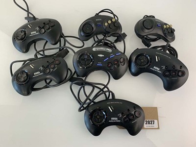 Lot Quantity of Sega Mega Drive controllers