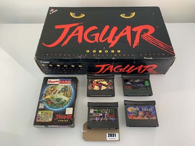 Lot Atari Jaguar, boxed together with 5x games to...