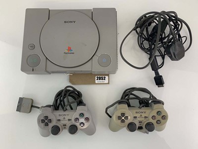 Lot Sony PlayStation 1 with 2 controllers