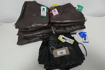 Lot 1206 - Approx. 20 pairs of women's faux leather...