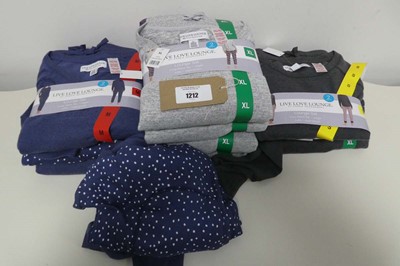 Lot 1212 - Approx. 10 women's loungewear sets by Live...