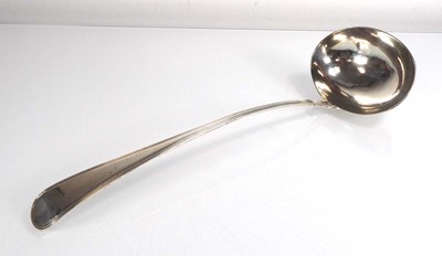 Lot 422 - A George III silver old English pattern ladle,...