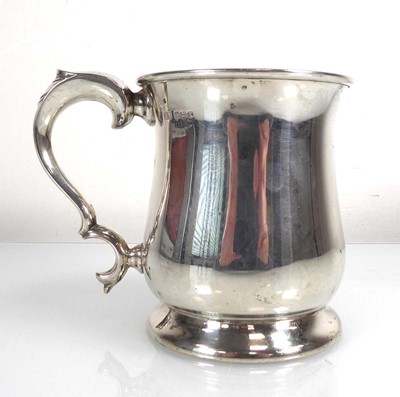 Lot 425 - A silver tankard of typical form with c-scroll...