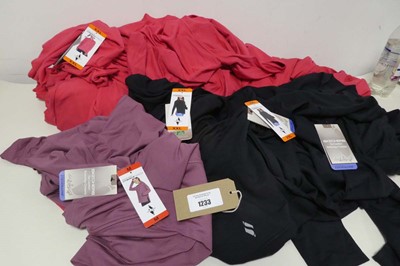 Lot 1233 - Approx. 15 women's Skechers Go Walk hoodies.