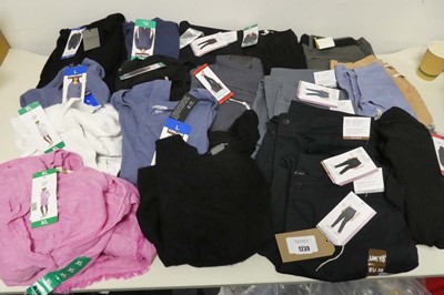 Lot 1239 - Approx. 20 items of men's and women's clothing....