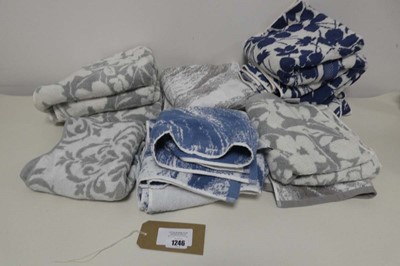 Lot 1246 - Approx. 15 hand towels Loftex & Martha Stewart.