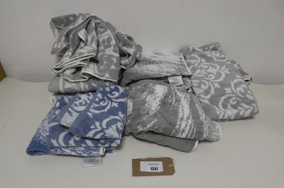 Lot 1247 - Approx. 15 hand towels Loftex & Martha Stewart.