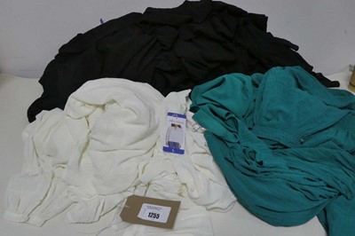 Lot 1255 - Approx. 20 women's blouses by Ella Moss.