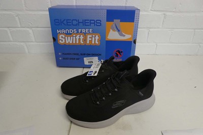 Lot 1125 - A boxed pair of men's Skechers hands free...