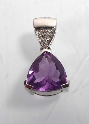 Lot A 9ct white gold ring set pear shaped amethyst,...