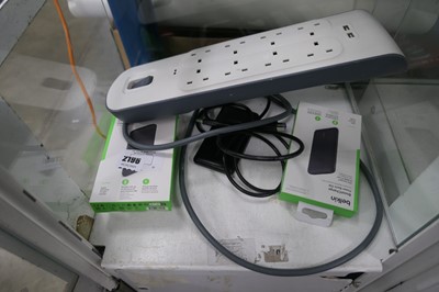 Lot 2196 - Selection of Belkin boost charger power banks,...