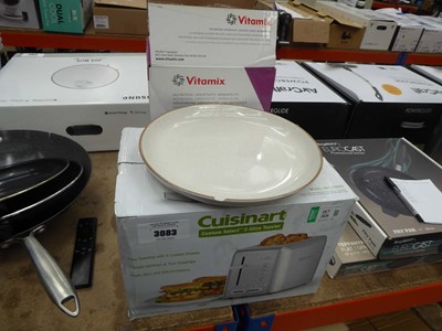 Lot 3083 - Cusinart 2 slice toaster plus plate and a...