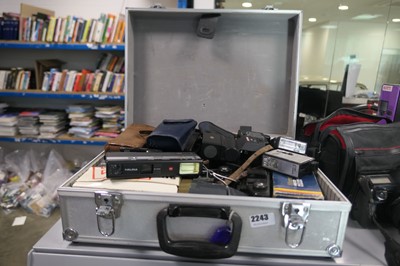 Lot 2243 - Case containing various cameras and camera...