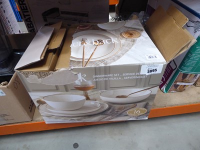 Lot 3095 - Over and Back dinnerware set