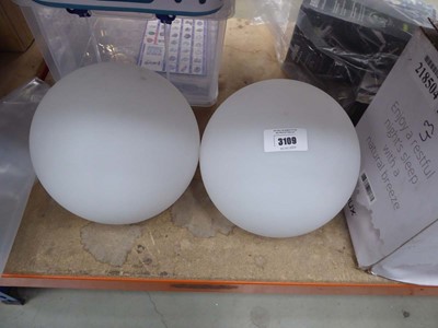 Lot 3109 - 2 outdoor light balls