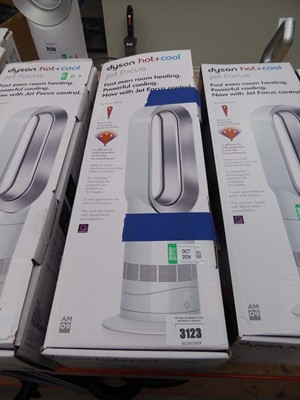 Lot 3123 - Dyson Hot and Cold Jet Focus M09 fan, with remote