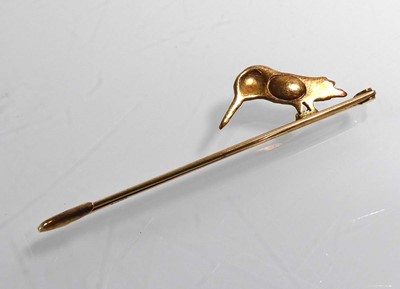 Lot A 15ct yellow gold bar brooch modelled as a...