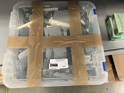 Lot 2444 - Box containing various LEGO pieces