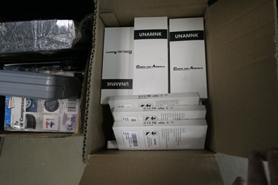 Lot 2513 - Box of Unammk USB - USBC fast chargers