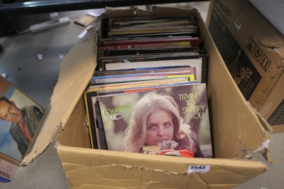 Lot 2542 - Box containing vinyl albums and singles inc....