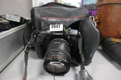 Lot 2551 - Canon EOS650 camera in case with accessories...