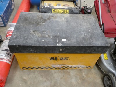 Lot 2335 - Van vault with key