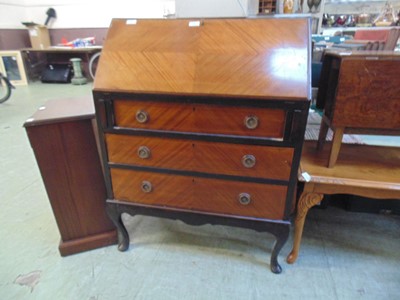 Lot 59 - An early 20th century mahogany bureau, the...